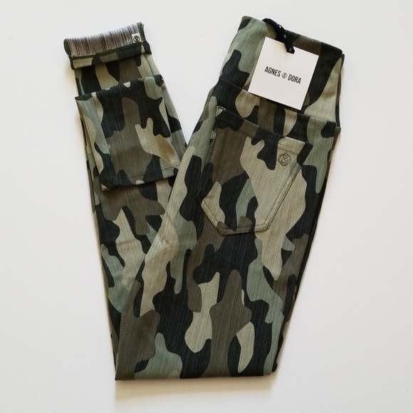 ❗ONE LEFT❗Agnes & Dora Camo Jeggings - Picture 2 of 4